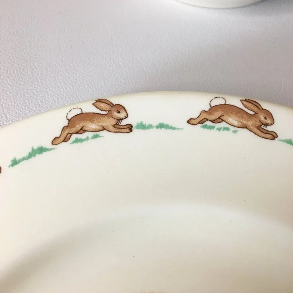 BUNNYKINS Royal Doulton Playful Ticket Booth Scenes England Peter Rabbit Plate